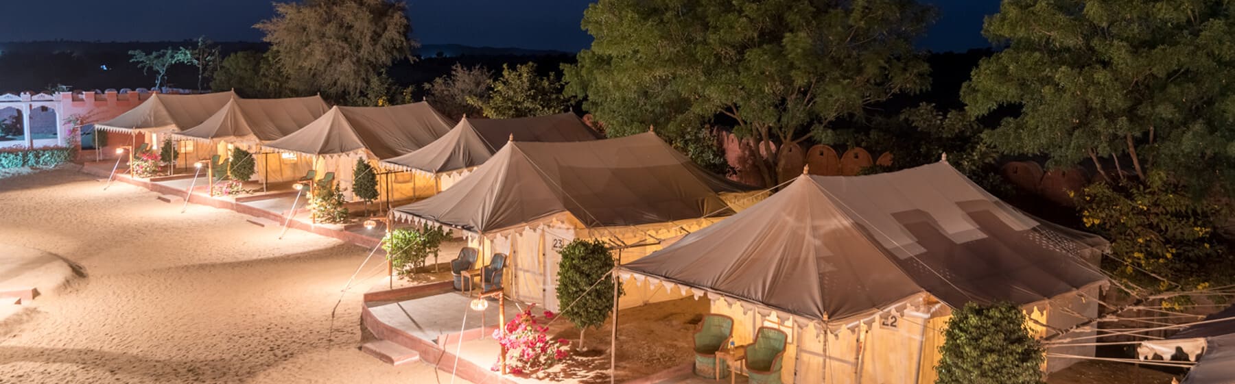 Spend a night in the beautiful luxury 
tents in the middle of the desert in Jodhpur.